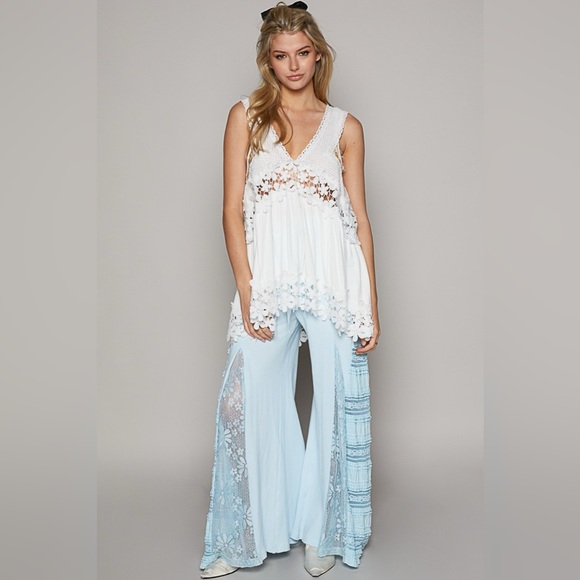 NWOT V Neck Sleeveless Print Patch Lace Trim Solid Top in Off White - Picture 5 of 5